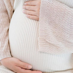 在产品技术上，✔张巍选择做足式👄🇯🇵机器人，运动控🛂制走“小脑AI🐽🇵🇭